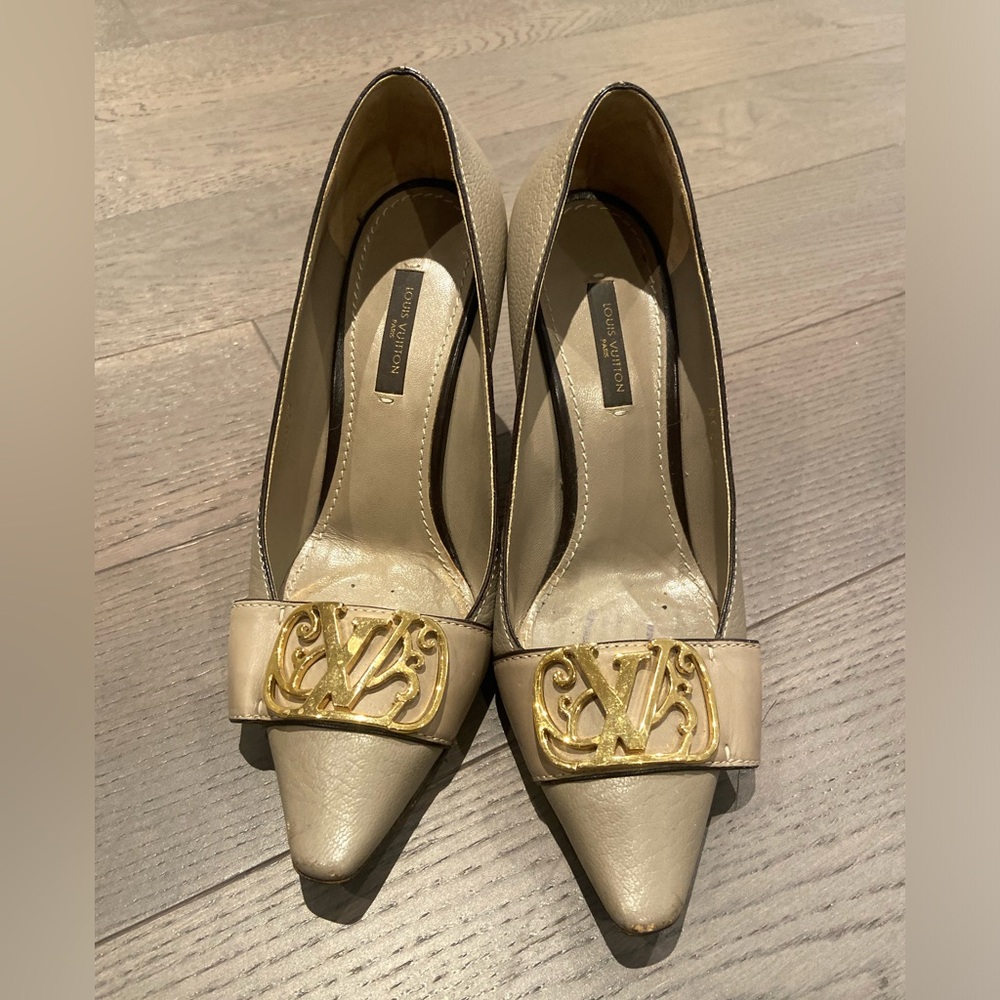 Louis Vuitton pointed toe greige heels